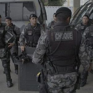 Foto Por Trás da Linha de Escudos