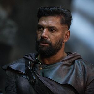 Foto Manu Bennett