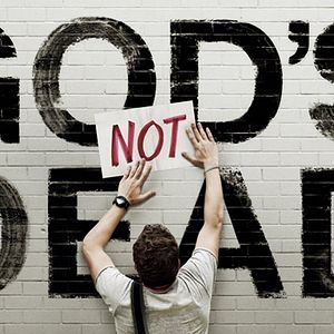 Foto Deus Não Está Morto - Uma Luz na Escuridão