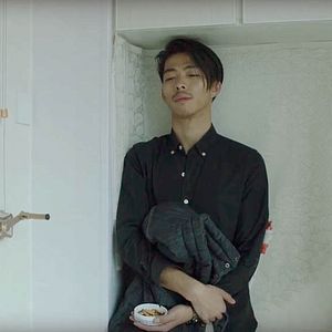 Foto Um Elefante Sentado Quieto