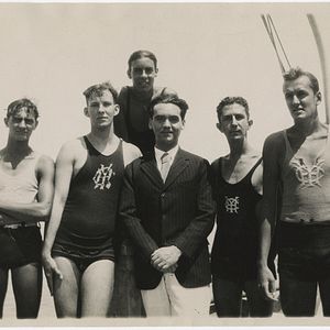 Foto Bones of Contention