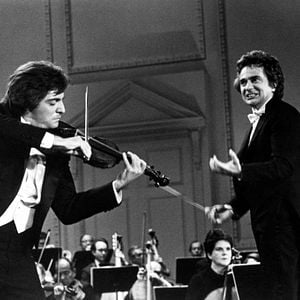 Foto Unfaithfully Yours