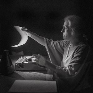 Foto Hilda Hilst Pede Contato