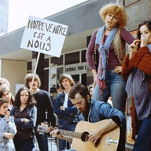 Foto Uma Canta, a Outra Não