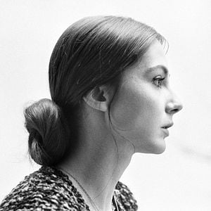 Foto Uma Canta, a Outra Não