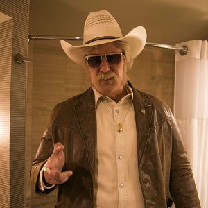 Foto Who Is America?