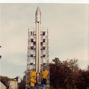 Foto Fly, Rocket Fly! - Mit Macheten zu den Sternen