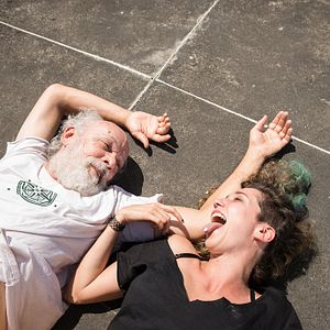 Foto Abaixo a Gravidade