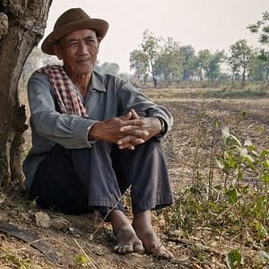 Foto Túmulos Sem Nome