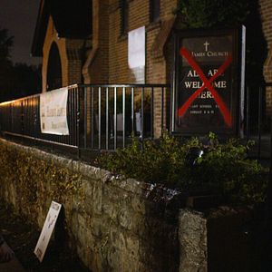 Foto Deus Não Está Morto - Uma Luz na Escuridão