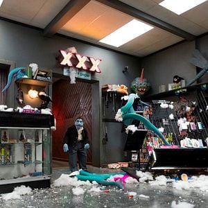 Foto Crimes em Happytime