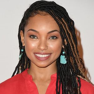 Foto Logan Browning