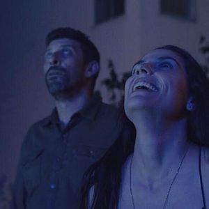 Foto Intimidade entre Estranhos