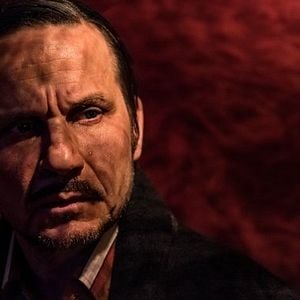 Foto Um Buraco na Cabeça