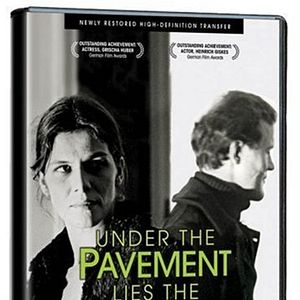 Foto Unter dem Pflaster ist der Strand