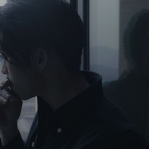 Foto Um Elefante Sentado Quieto