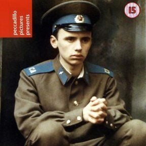 Foto 100 Days Before the Command