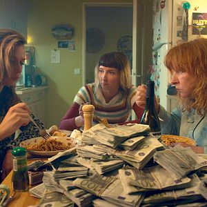 Foto Mulheres Armadas, Homens na Lata