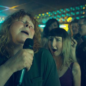 Foto Mulheres Armadas, Homens na Lata