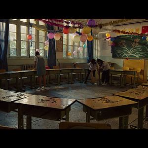 Foto Um Cão Latindo Para a Lua