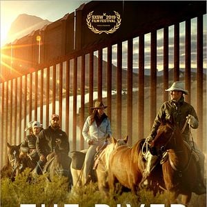 Foto The River And The Wall