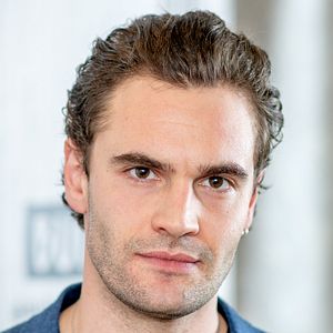 Foto Tom Bateman