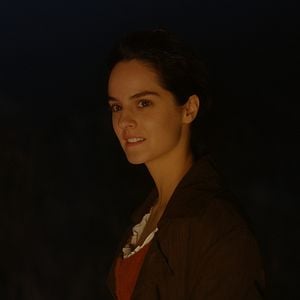 Foto Retrato de uma Jovem em Chamas