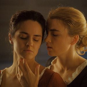 Foto Retrato de uma Jovem em Chamas