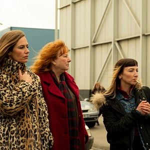 Foto Mulheres Armadas, Homens na Lata