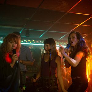 Foto Mulheres Armadas, Homens na Lata