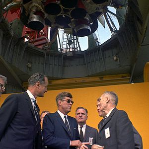 Foto Chasing The Moon