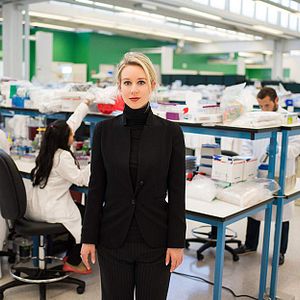 Foto A Inventora: À Procura de Sangue no Vale do Silício