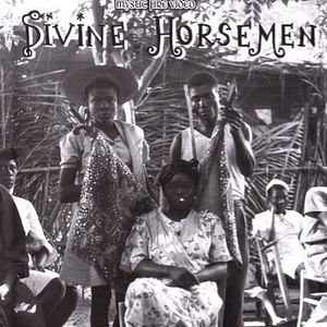 Foto Cavaleiros Divinos - Os Deuses Vivos do Haiti