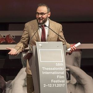 Foto Too Much Info Clouding Over My Head