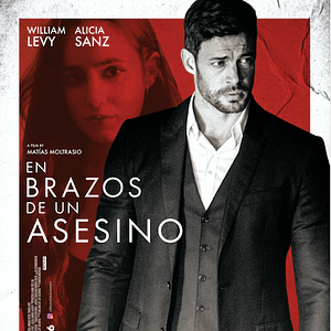 Foto Nos Braços de um Assassino