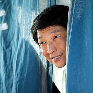 Foto 522. Um gato, um chinês e meu pai