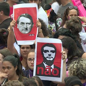 Foto A Nossa Bandeira Jamais Será Vermelha