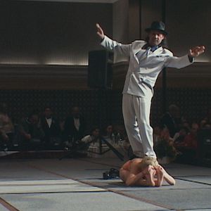 Foto Bikram: Yogi, Guru, Predator