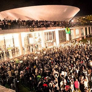 Foto O Mês Que Não Terminou