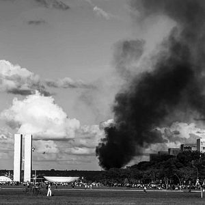Foto O Mês Que Não Terminou