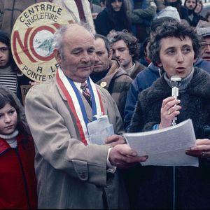 Foto Plogoff: Des pierres contre des fusils