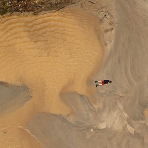 Foto Monos - Entre o Céu e o Inferno