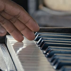 Foto Um Amor Proibido - Escute o Som do seu Coração