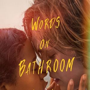 Foto Palavras nas Paredes do Banheiro