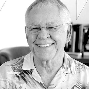 Foto Em Casa com Nelson Motta