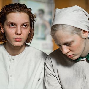 Foto Uma Mulher Alta