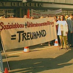 Foto Uma Morte em Vermelho