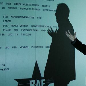 Foto Uma Morte em Vermelho