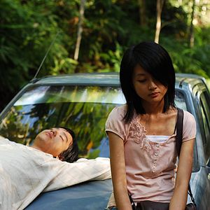 Foto Woman on Fire Looks for Water