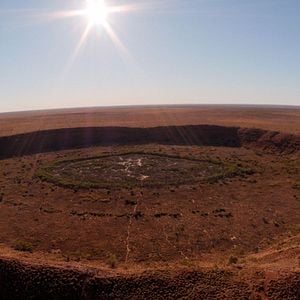 Foto Fireball: Visitors from Darker Worlds